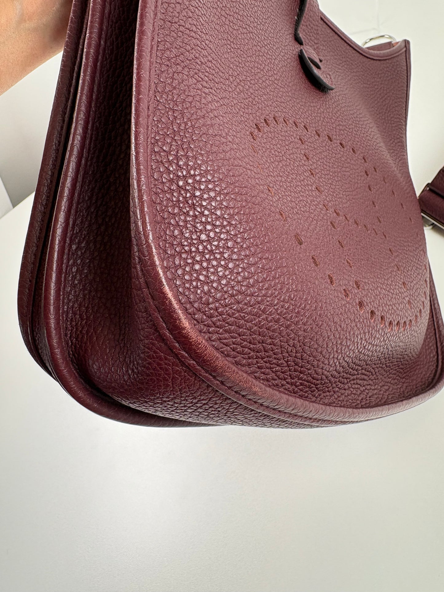 Pre-Owned HERMES Evelyn III 29 Handbag, Bordeaux