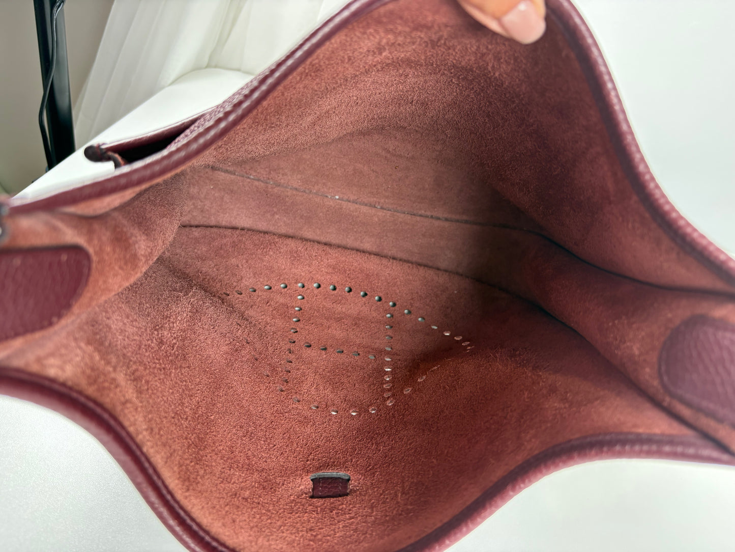 Pre-Owned HERMES Evelyn III 29 Handbag, Bordeaux