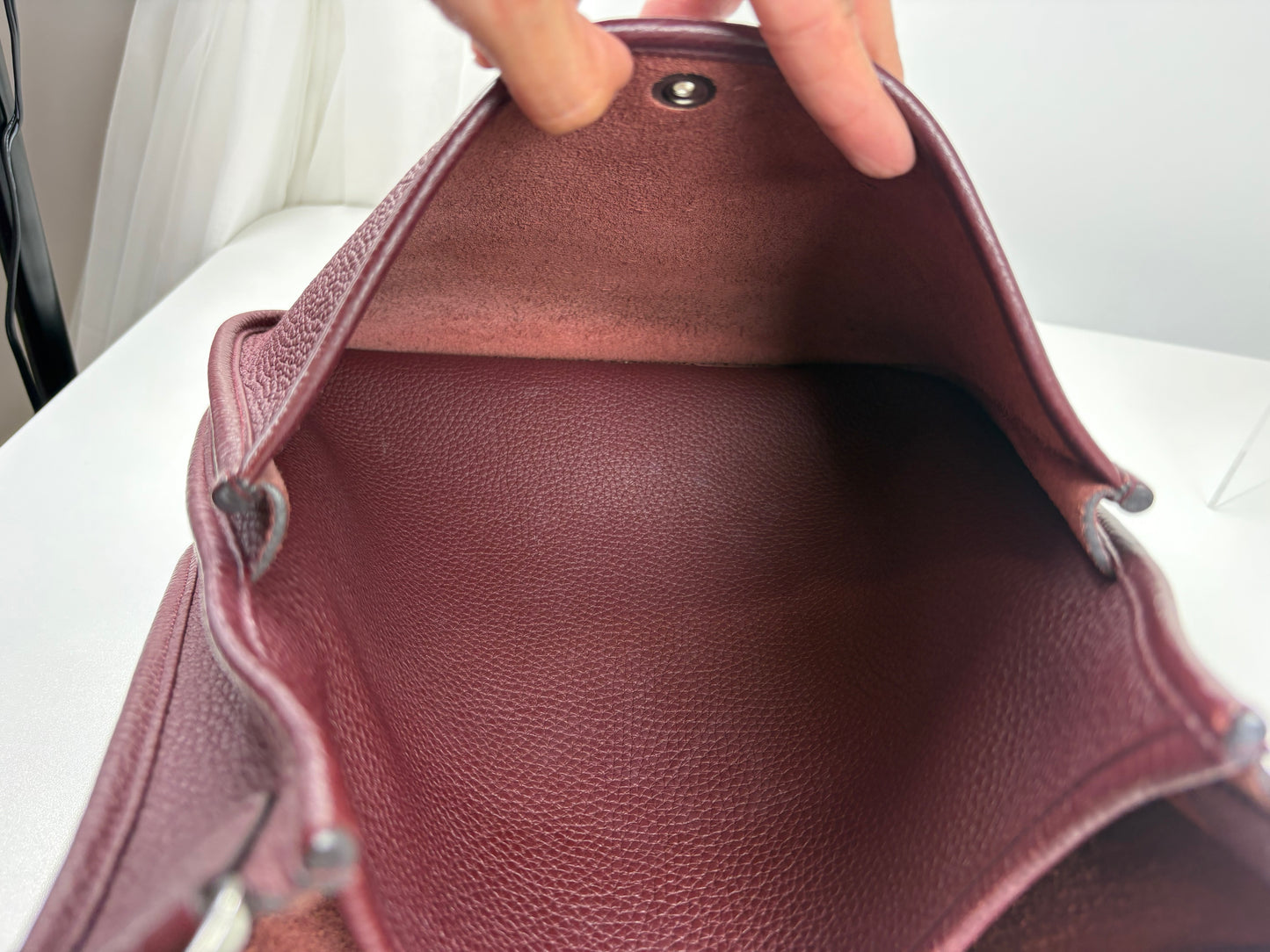 Pre-Owned HERMES Evelyn III 29 Handbag, Bordeaux