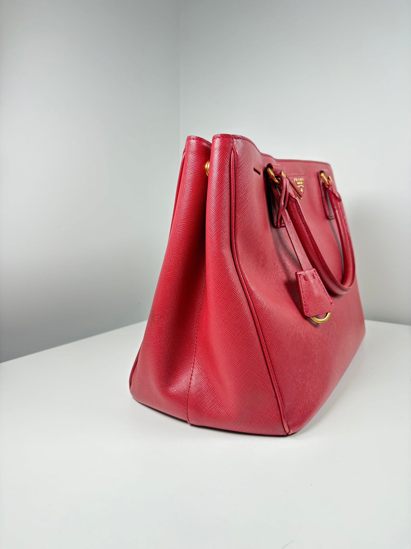 Pre-Owned PRADA Saffiano Galleria Handbag, Red, Large