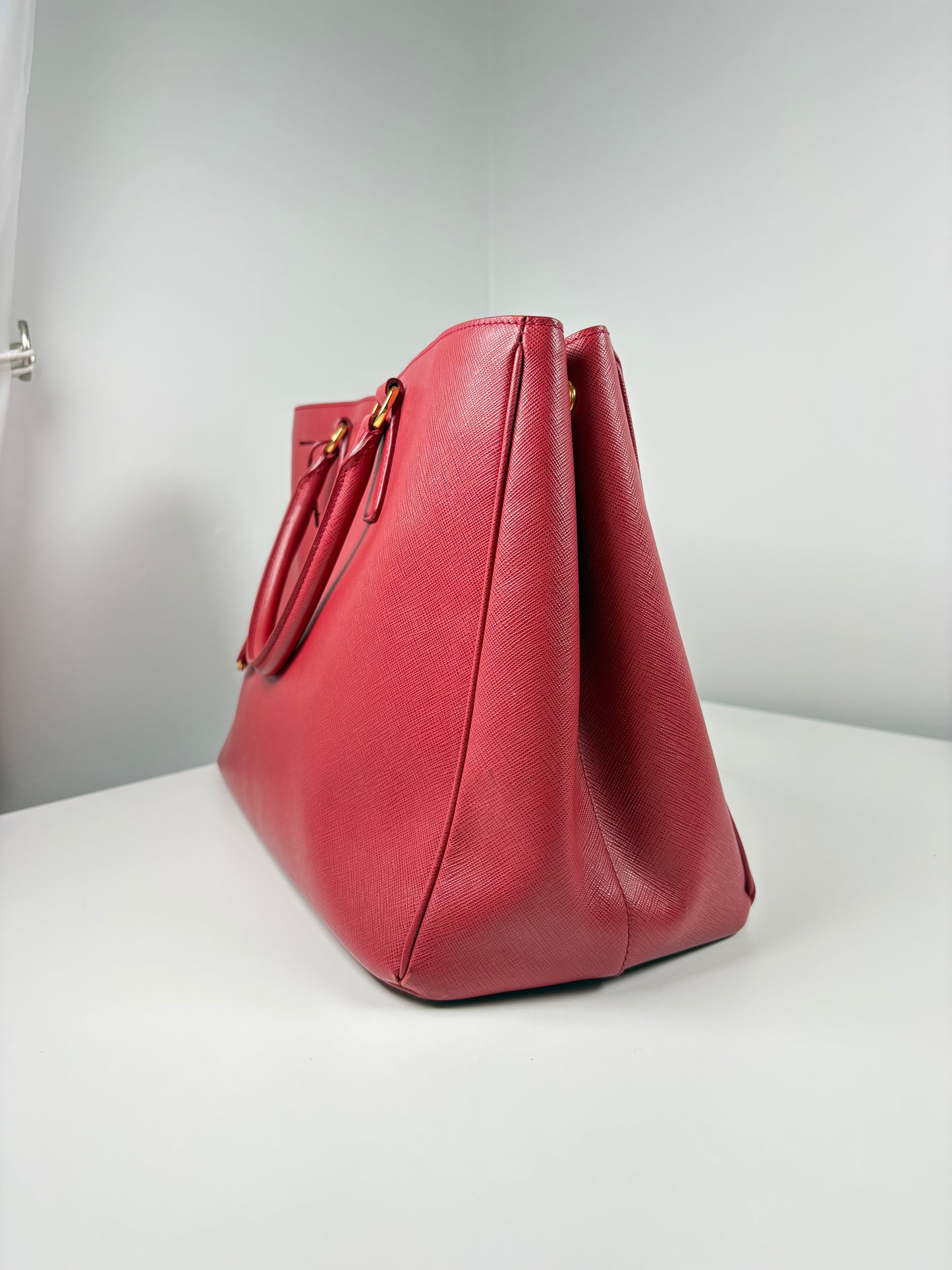 Pre-Owned PRADA Saffiano Galleria Handbag, Red, Large