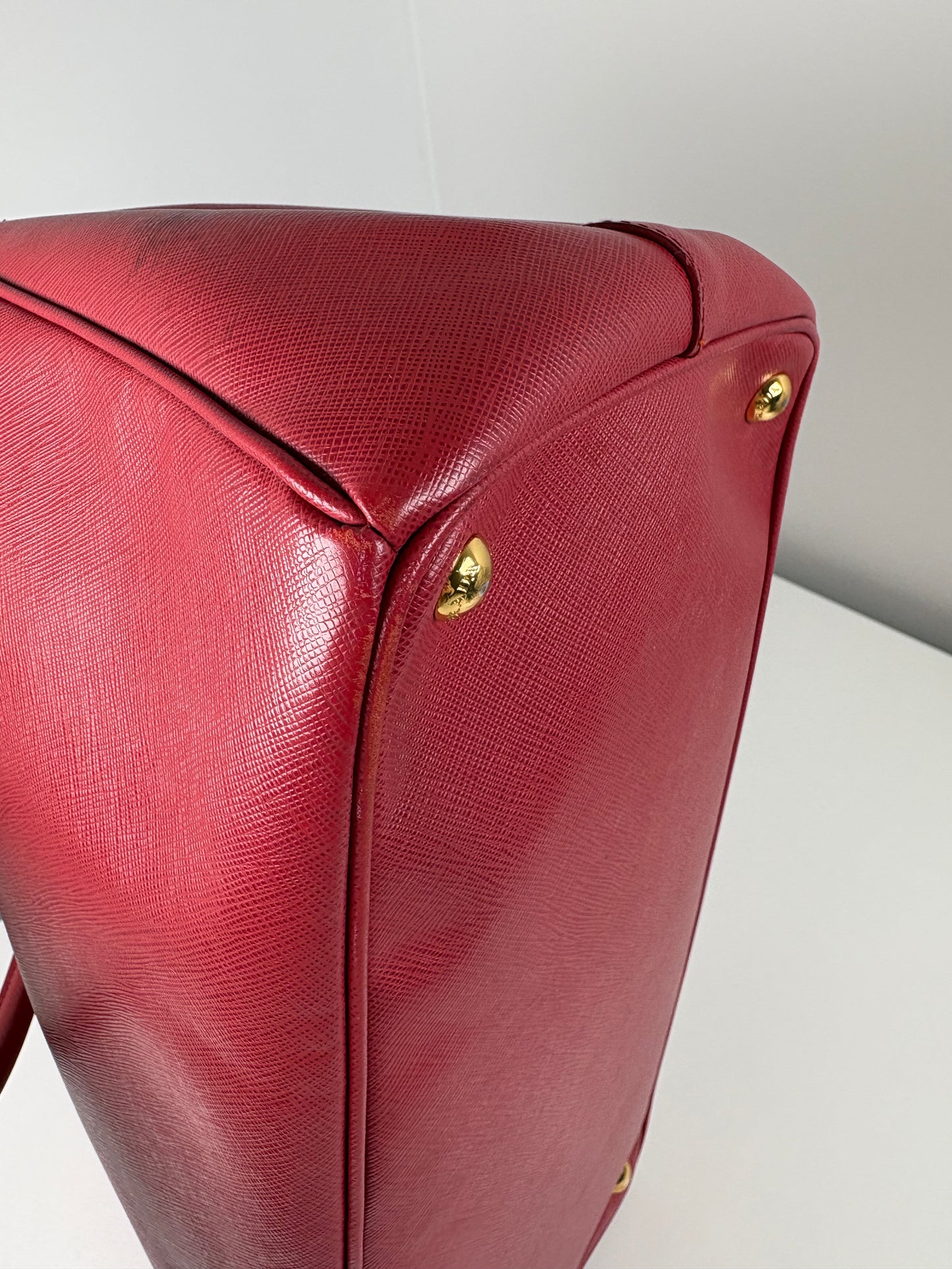 Pre-Owned PRADA Saffiano Galleria Handbag, Red, Large
