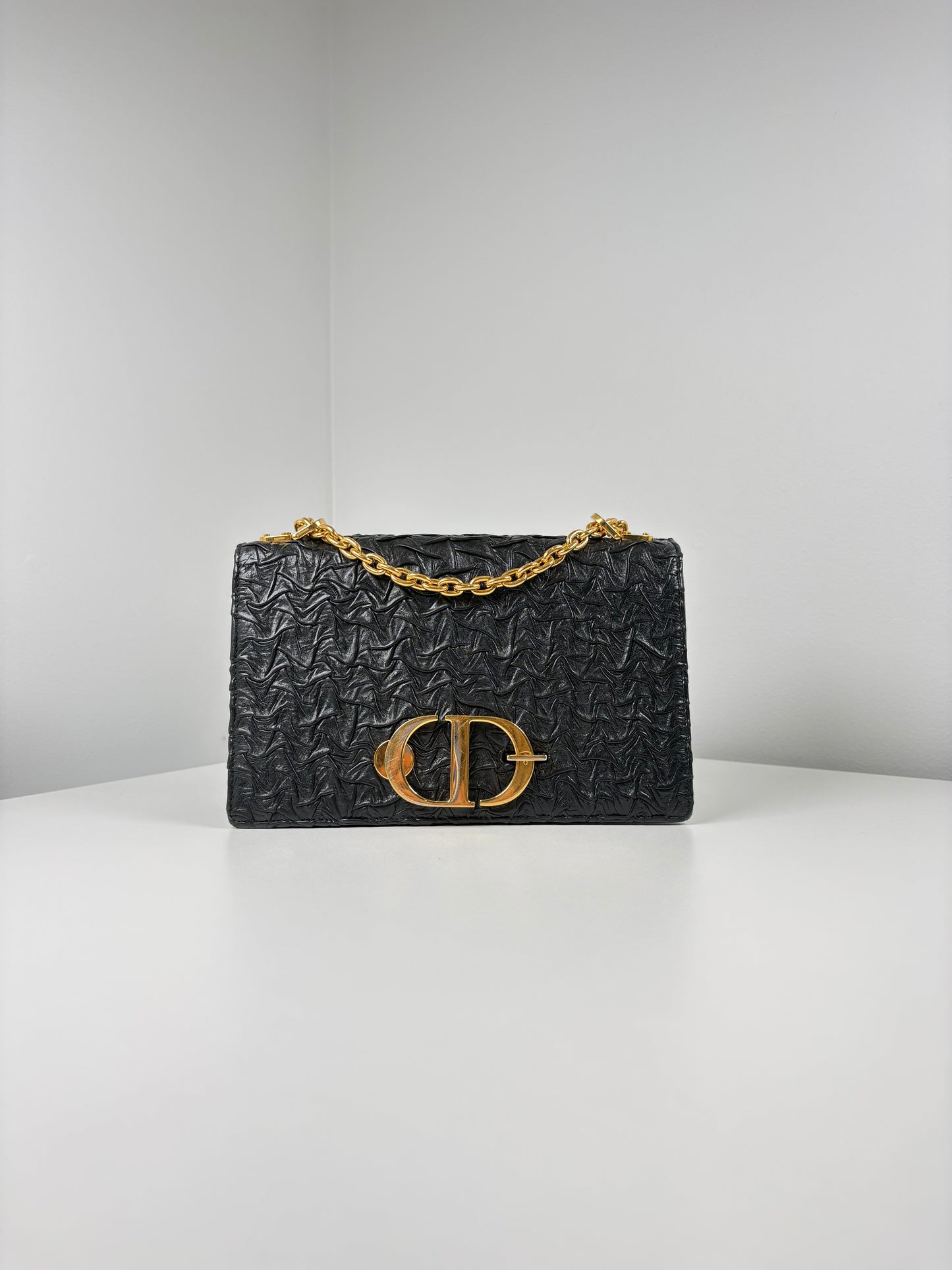 Pre-Owned CHRISTIAN DIOR Wavy-Effect Montaigne Chain Handbag, Black/GHW, 30