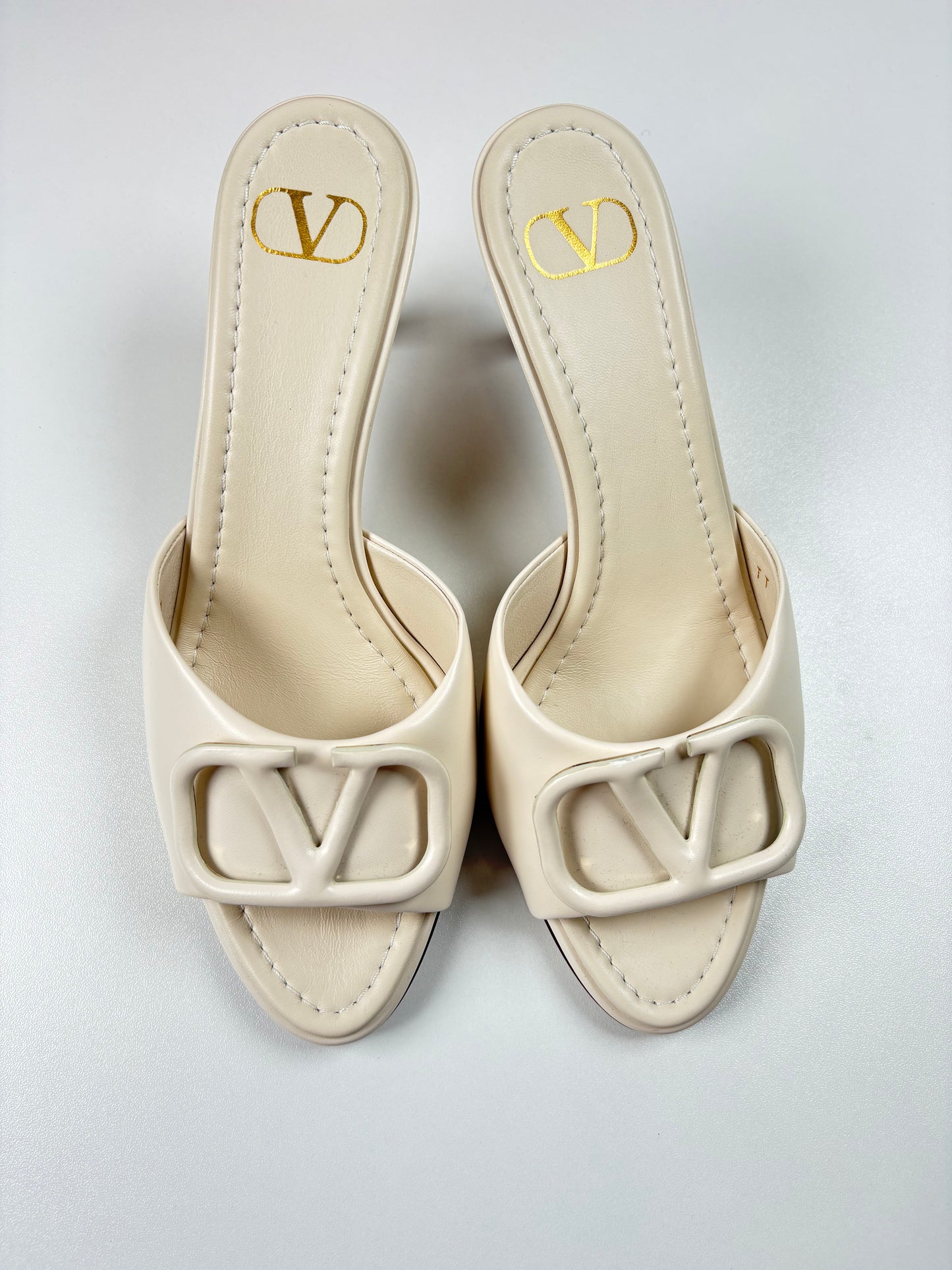 Pre-Owned VALENTINO GARAVANI VLogo Mules Sandals, White, 37