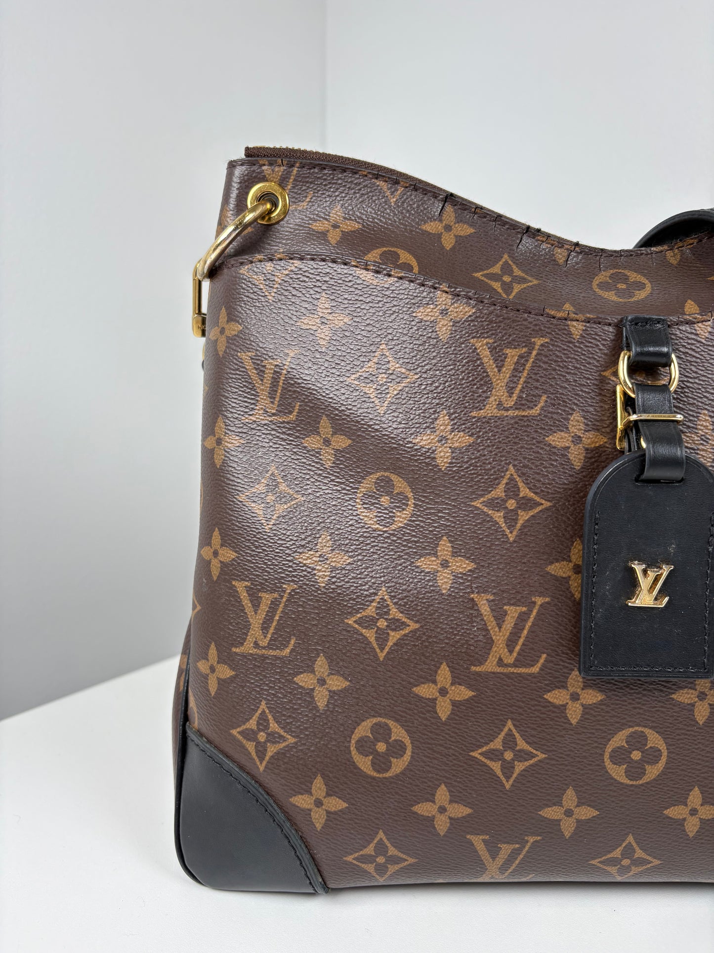 Pre-Owned LOUIS VUITTON Odeon Handbag, Monogram, MM