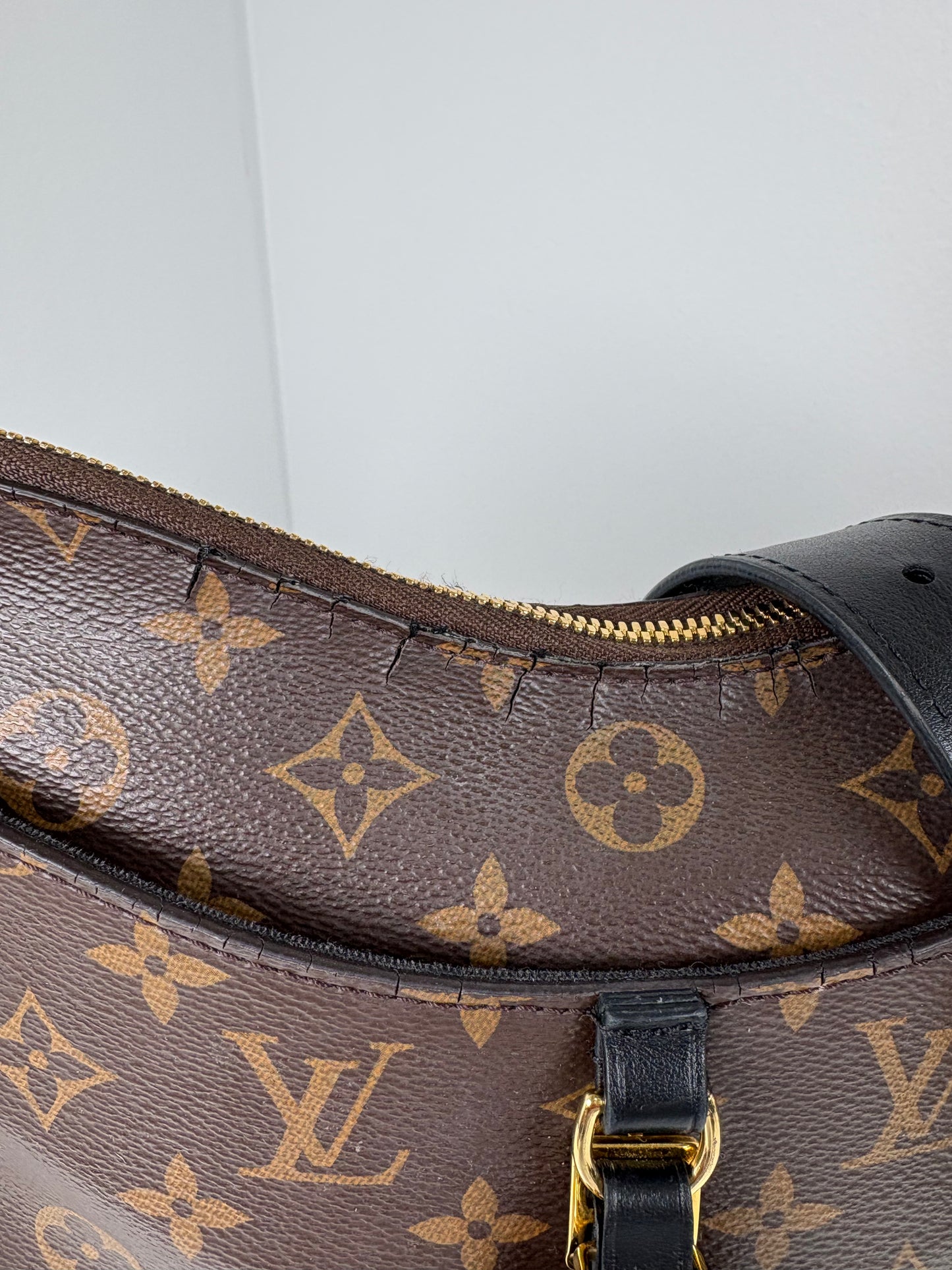 Pre-Owned LOUIS VUITTON Odeon Handbag, Monogram, MM