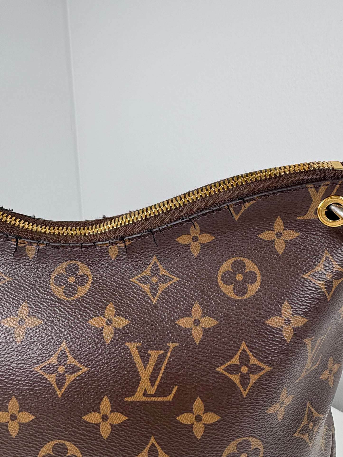 Pre-Owned LOUIS VUITTON Odeon Handbag, Monogram, MM