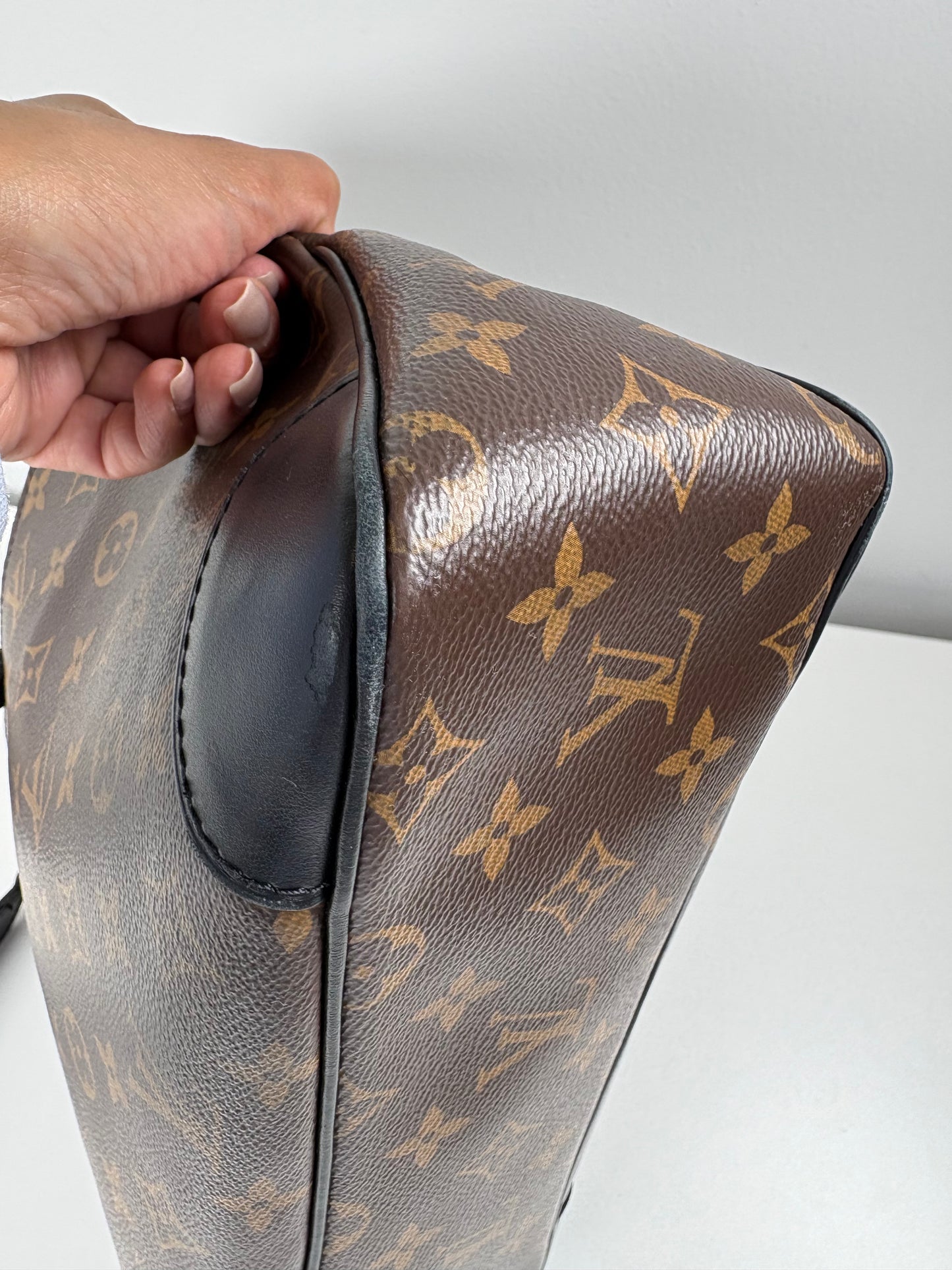 Pre-Owned LOUIS VUITTON Odeon Handbag, Monogram, MM