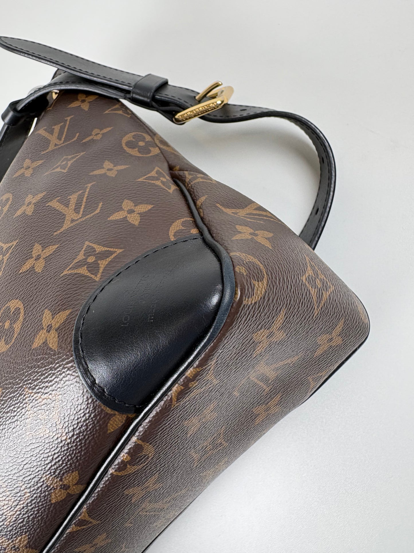 Pre-Owned LOUIS VUITTON Odeon Handbag, Monogram, MM