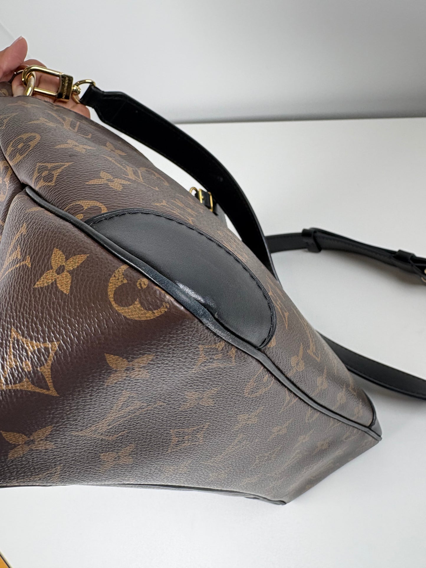 Pre-Owned LOUIS VUITTON Odeon Handbag, Monogram, MM
