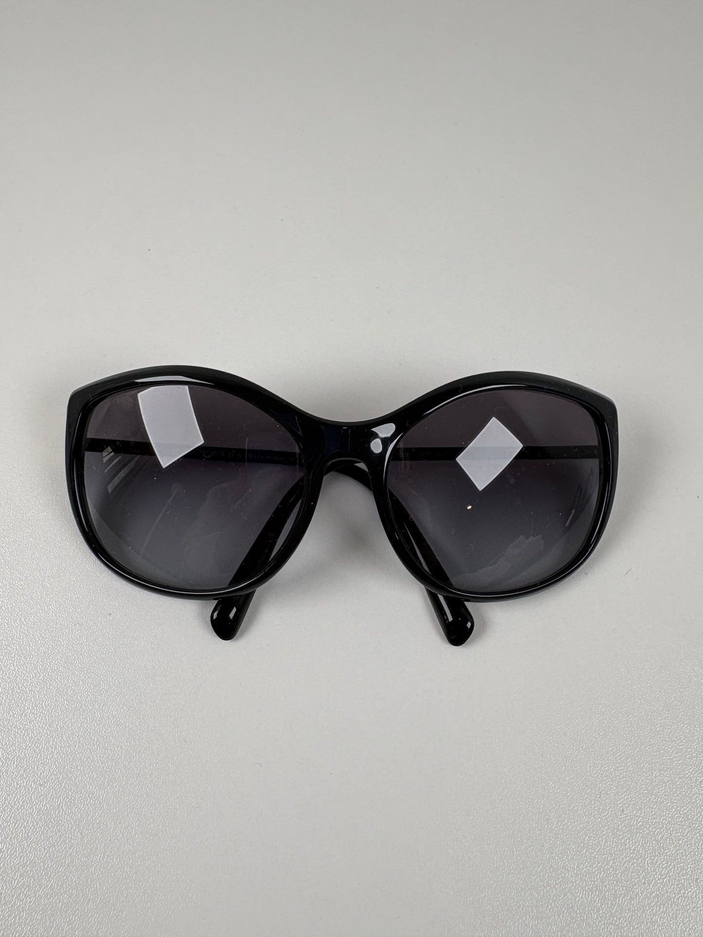 Pre-Owned PRADA Black Sunglasses