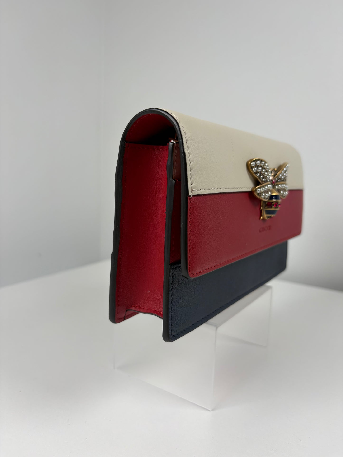 Pre-Owned GUCCI Queen Margaret Wallet on Chain, White/Blue/Red