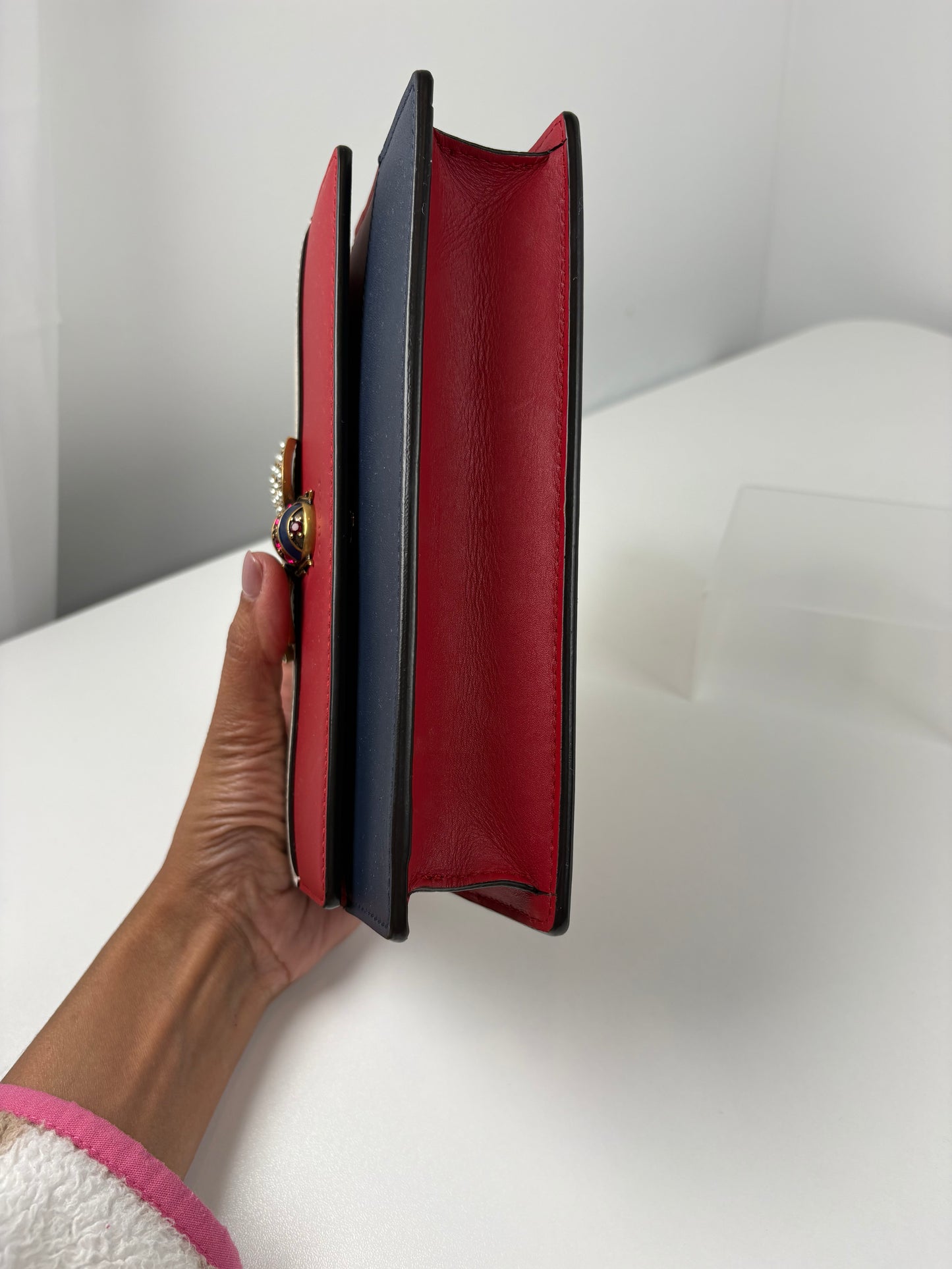 Pre-Owned GUCCI Queen Margaret Wallet on Chain, White/Blue/Red