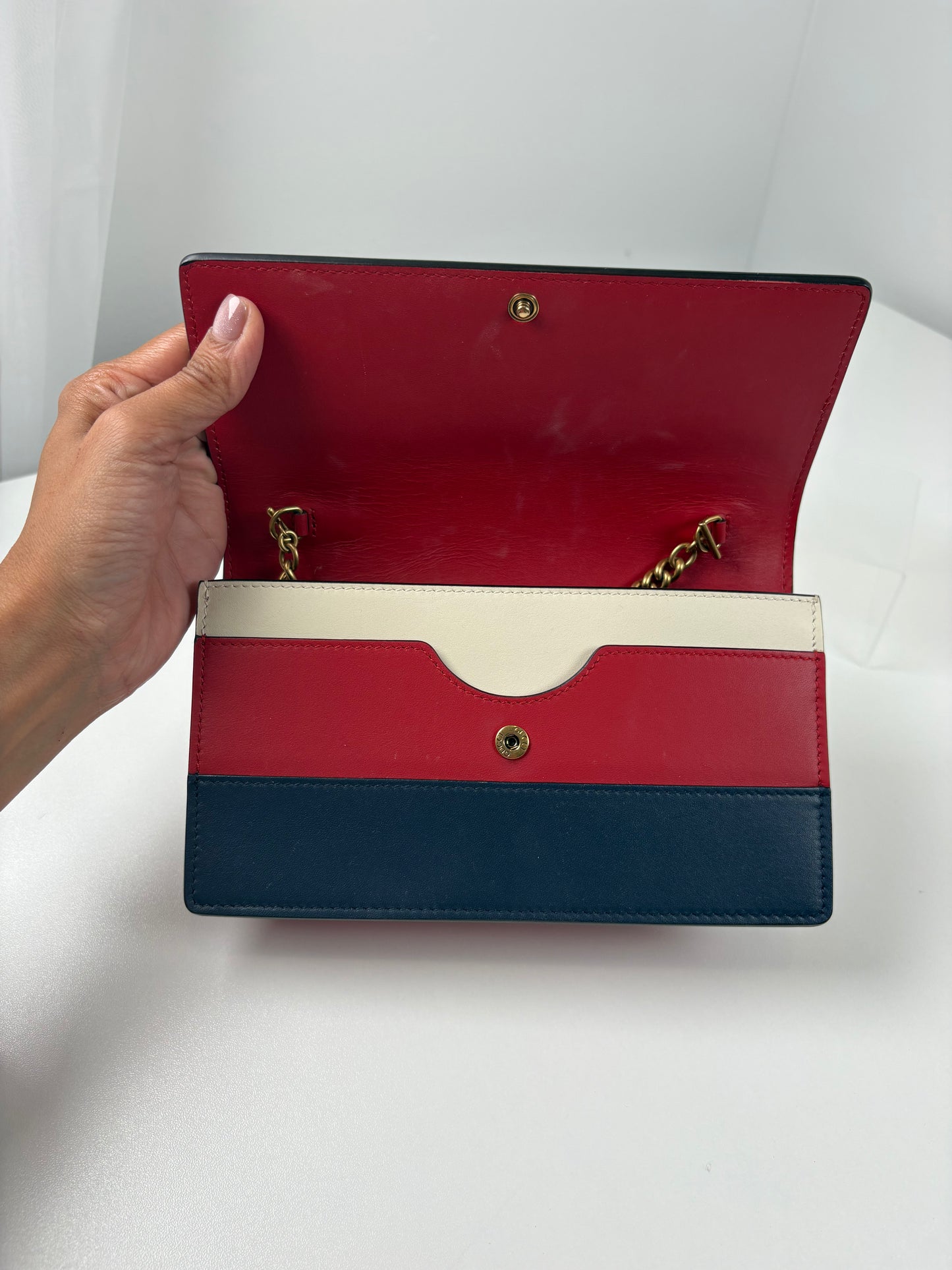 Pre-Owned GUCCI Queen Margaret Wallet on Chain, White/Blue/Red