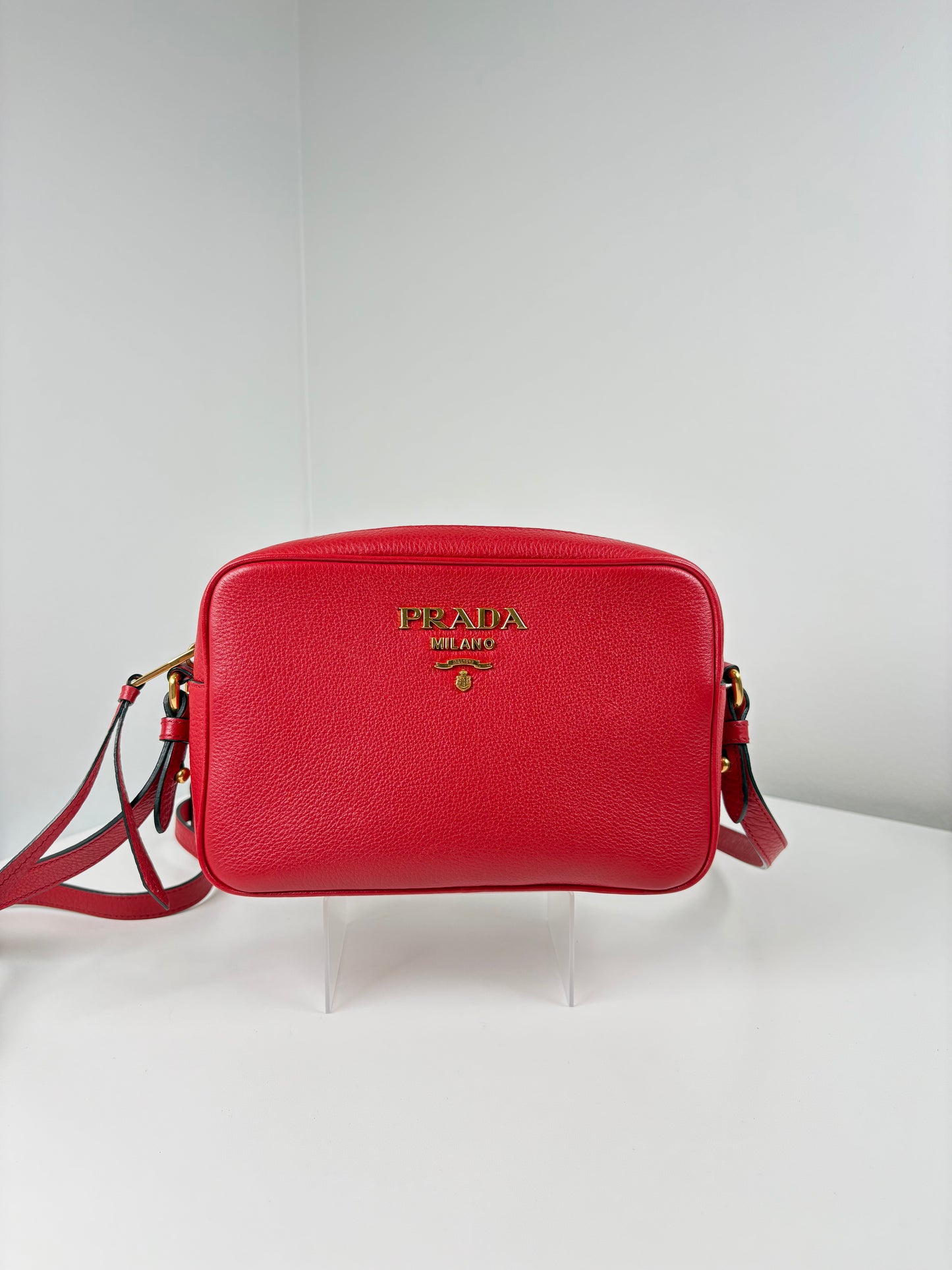 Pre-Owned PRADA Vitello Phenix Camera Handbag, Red