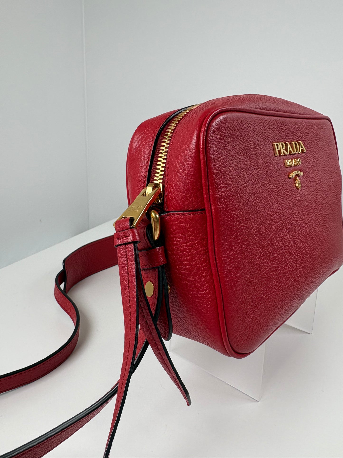 Pre-Owned PRADA Vitello Phenix Camera Handbag, Red