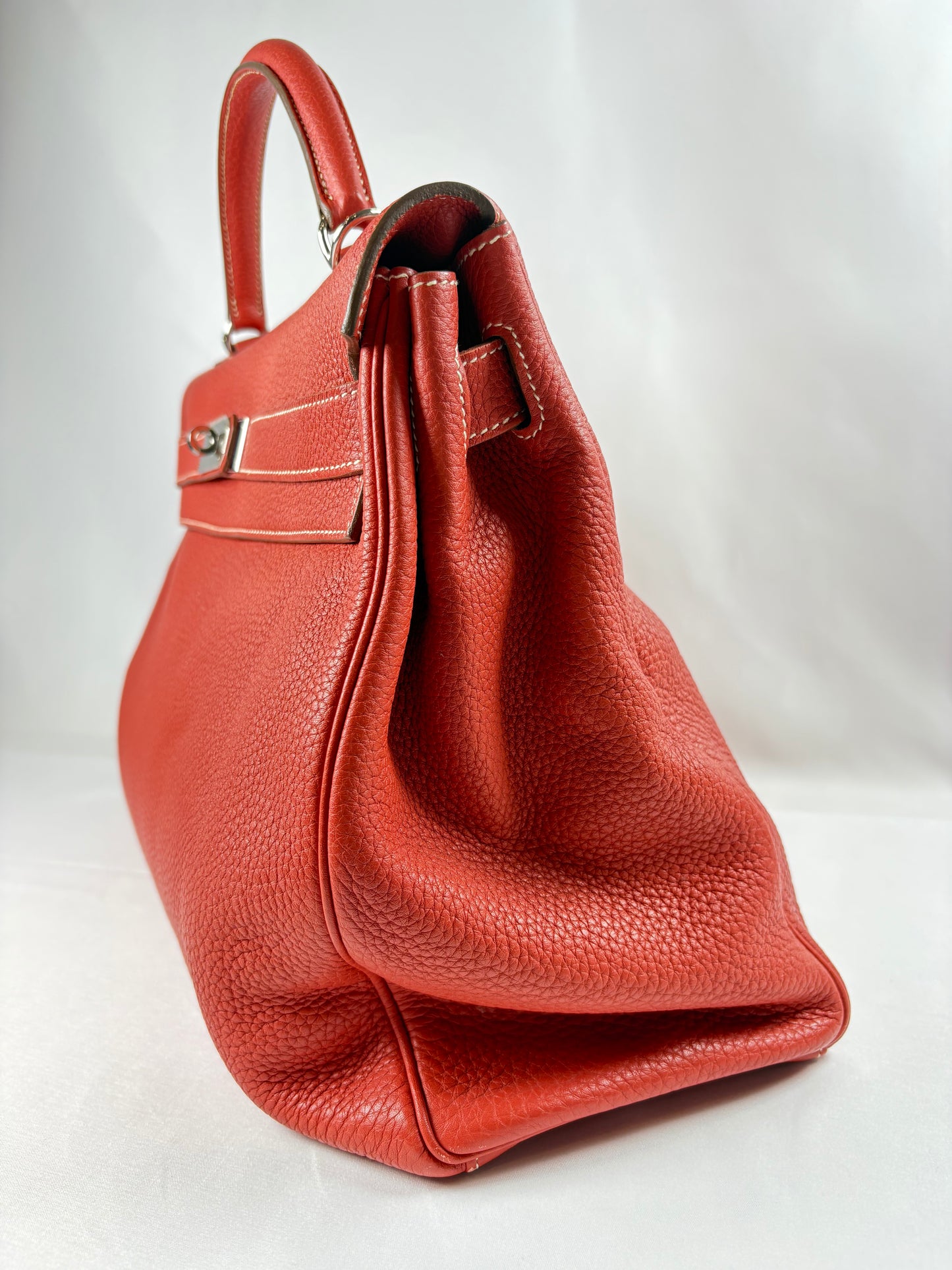 Pre-Owned HERMES Kelly 40 Coral, Clemence Leather Handbag