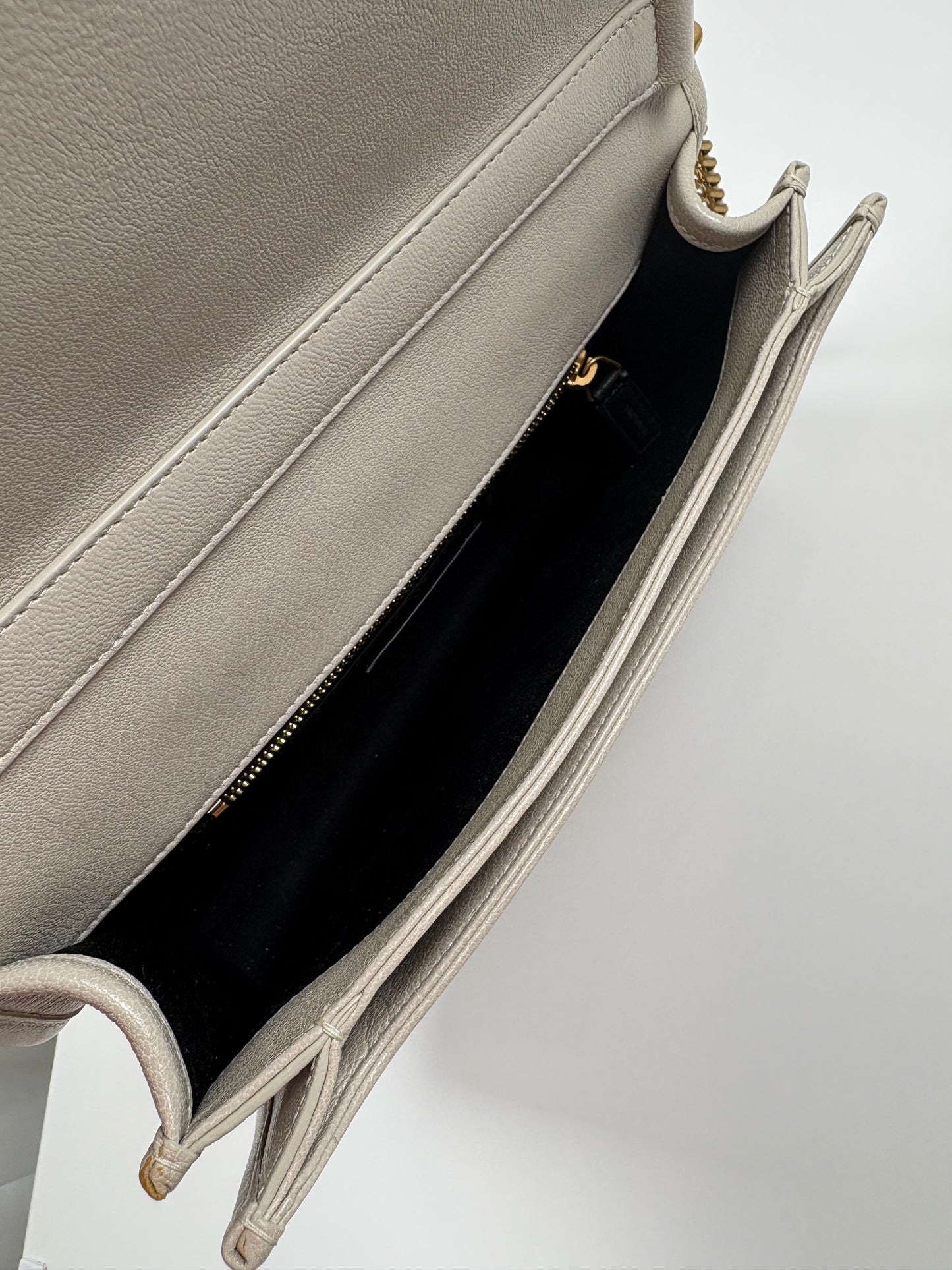 Pre-Owned SAINT LAURENT Quilted Leather Becky Chain Handbag, Ivory, Small