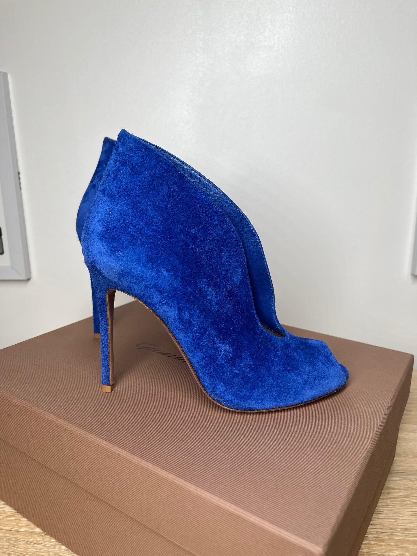 Pre-Owned GIANVITTO ROSSI Vamp Ankle Blue Boots, 37